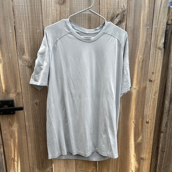 lululemon athletica Other - lululemon athletica metal vent Short Sleeve Tee Size XL